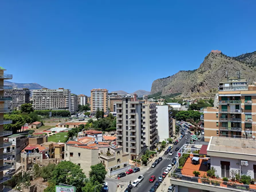 Immagine 1 di Appartamento in vendita  in Via Montepellegrino a Palermo
