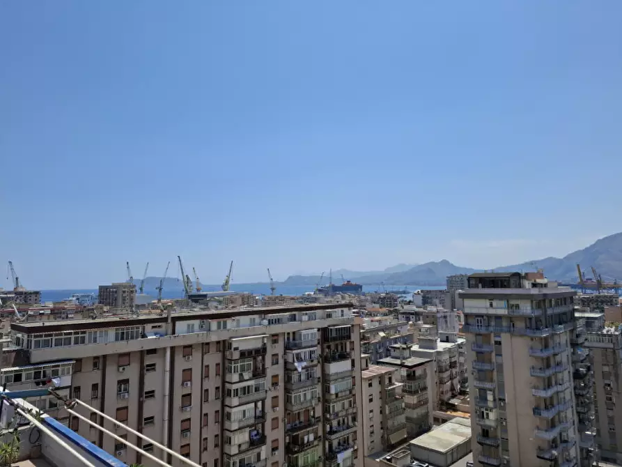 Immagine 3 di Appartamento in vendita  in Via Montepellegrino a Palermo