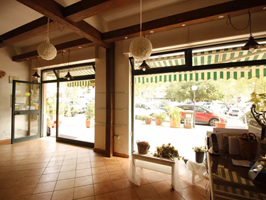 Immagine 3 di Negozio in affitto  in Viale Strasburgo 472 a Palermo