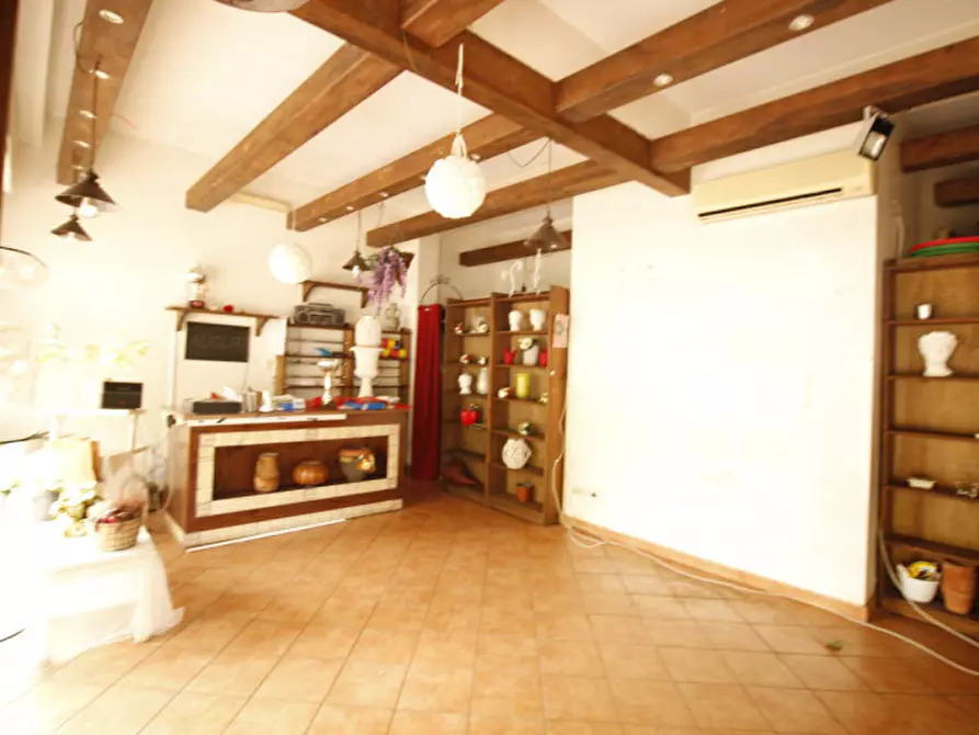 Immagine 4 di Negozio in affitto  in Viale Strasburgo 472 a Palermo