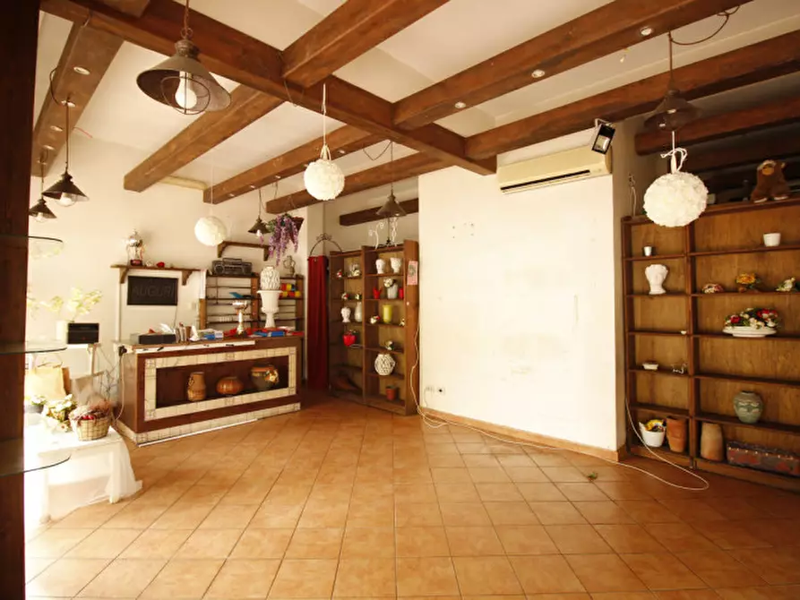 Immagine 5 di Negozio in affitto  in Viale Strasburgo 472 a Palermo