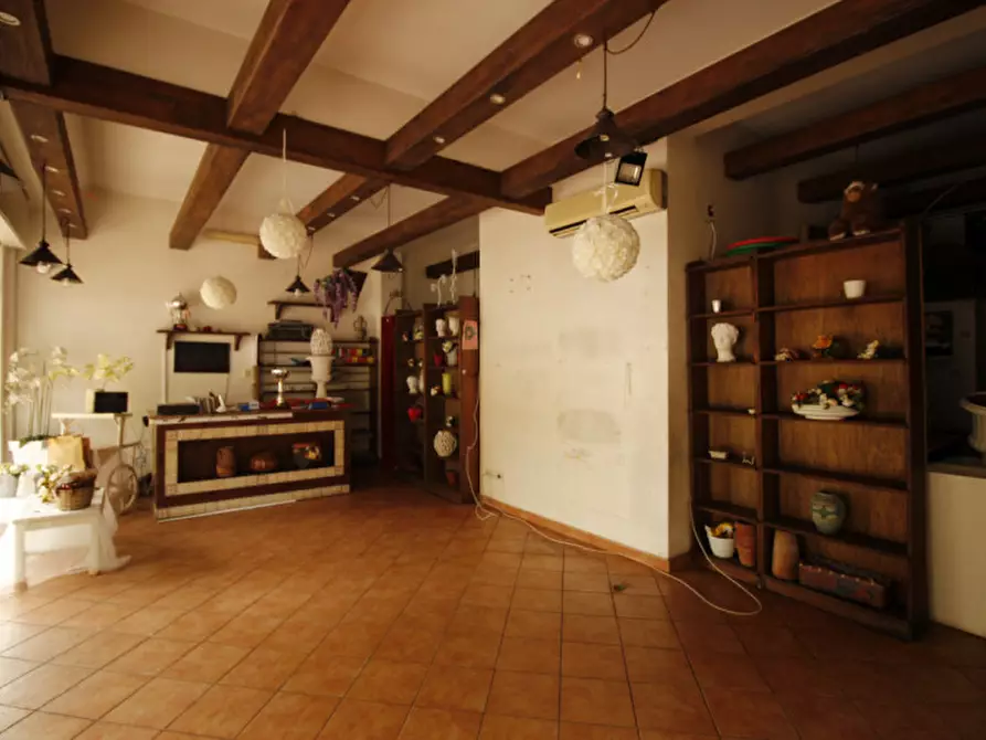 Immagine 6 di Negozio in affitto  in Viale Strasburgo 472 a Palermo