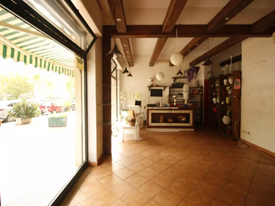 Immagine 7 di Negozio in affitto  in Viale Strasburgo 472 a Palermo