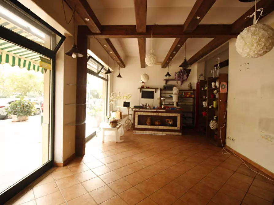 Immagine 8 di Negozio in affitto  in Viale Strasburgo 472 a Palermo