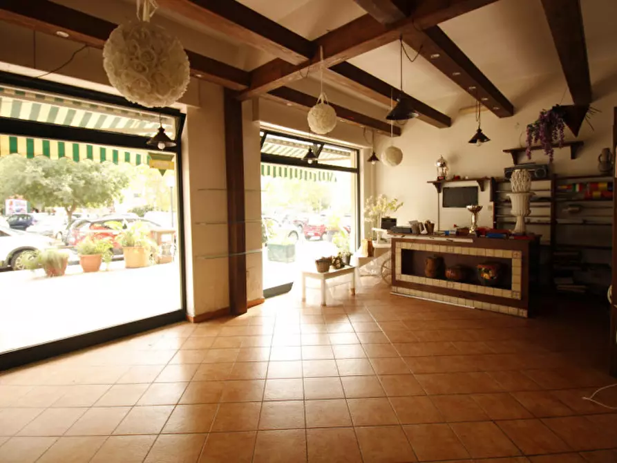 Immagine 9 di Negozio in affitto  in Viale Strasburgo 472 a Palermo