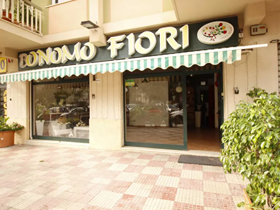 Immagine 13 di Negozio in affitto  in Viale Strasburgo 472 a Palermo