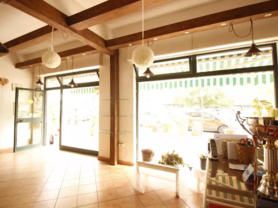 Immagine 16 di Negozio in affitto  in Viale Strasburgo 472 a Palermo