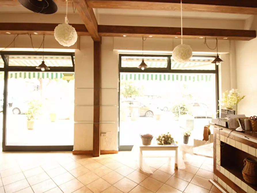 Immagine 17 di Negozio in affitto  in Viale Strasburgo 472 a Palermo