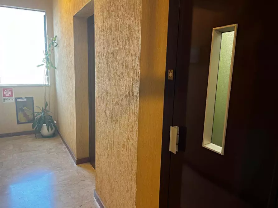 Immagine 13 di Appartamento in vendita  in Via Serradifalco a Palermo