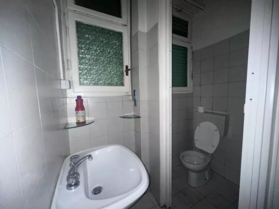 Immagine 7 di Negozio in affitto  in Corso Cosenza 24 a Torino