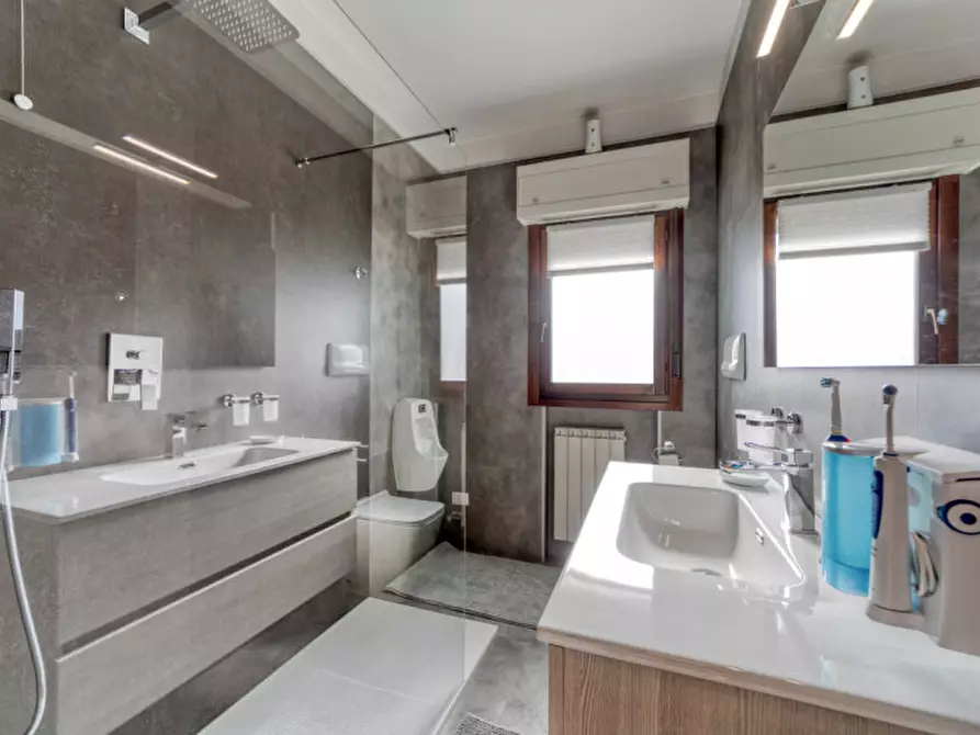 Immagine 13 di Attico in vendita  in Via Canova a Noventa Padovana