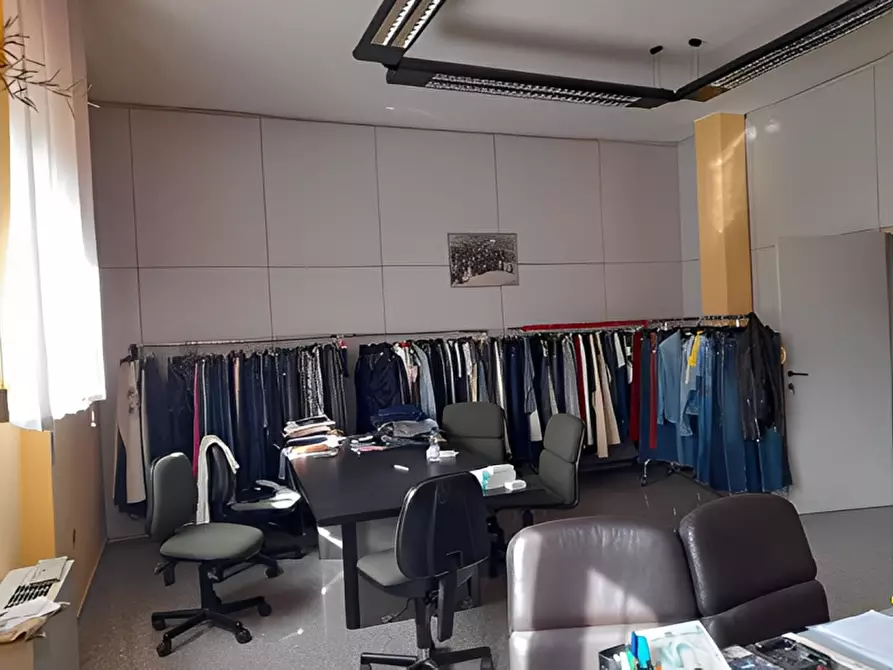 Immagine 5 di Magazzino in vendita  in Via Molino dei Signori 58 a Urbania