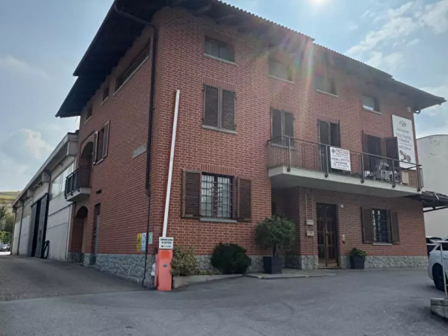 Immagine 1 di Capannone industriale in affitto  in Via Alba - Barolo a Castiglione Falletto