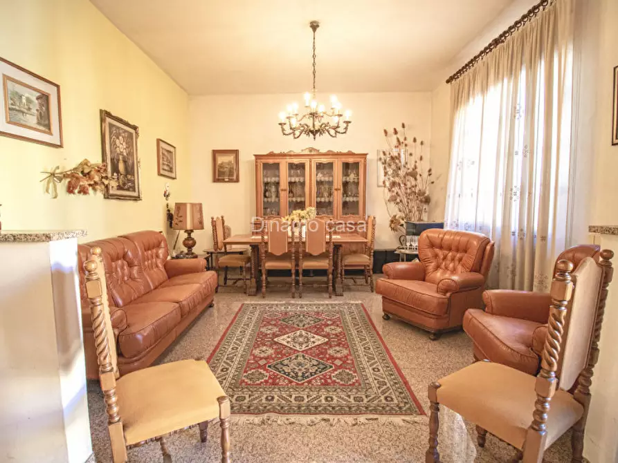 Immagine 1 di Casa indipendente in vendita  in Via Sebastiano del Buono a Prato
