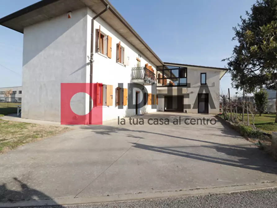 Immagine 2 di Casa indipendente in vendita  in Via Meucci a Montebelluna