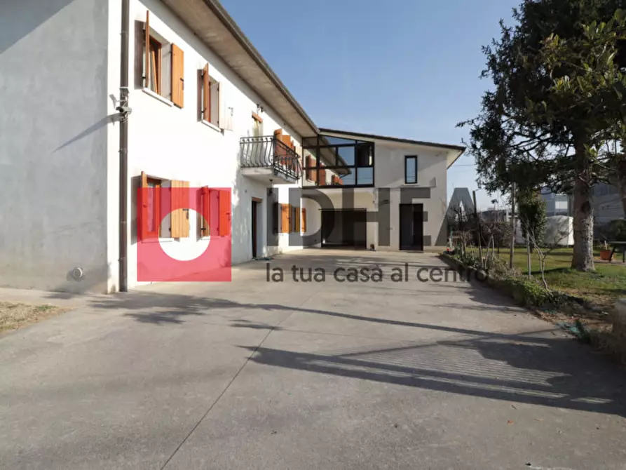 Immagine 3 di Casa indipendente in vendita  in Via Meucci a Montebelluna