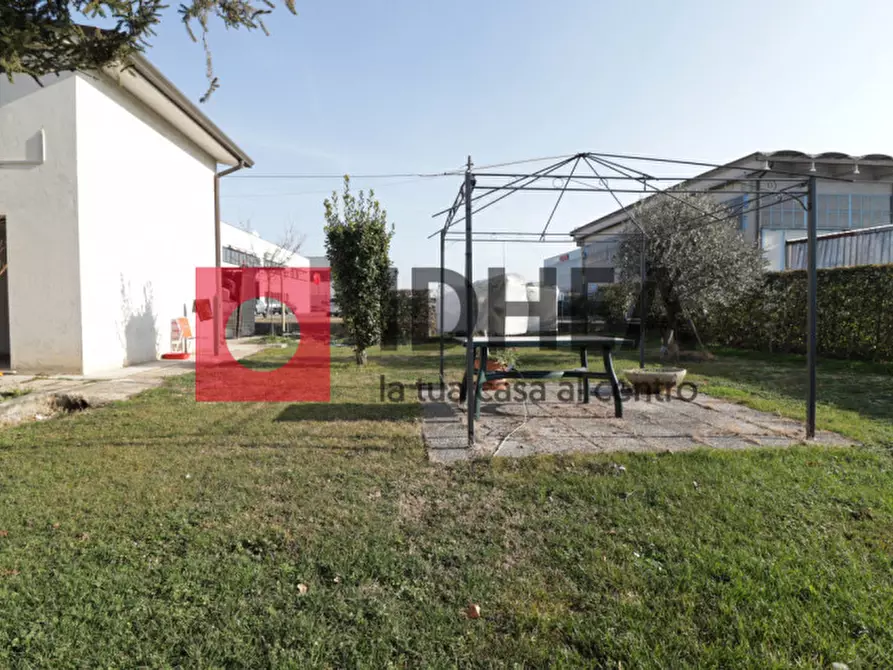 Immagine 23 di Casa indipendente in vendita  in Via Meucci a Montebelluna