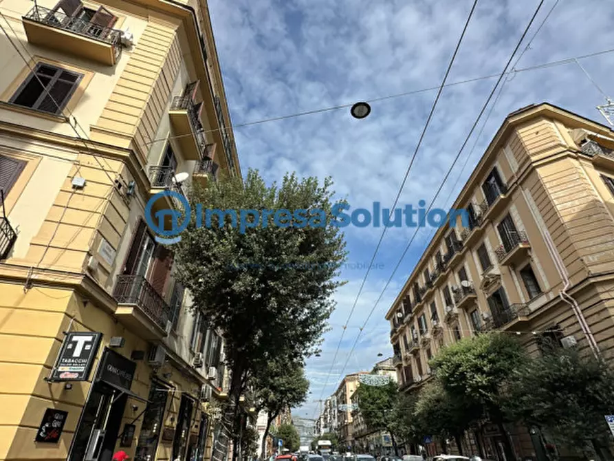 Immagine 1 di Negozio in affitto  in Via Benedetto Cairoli a Napoli