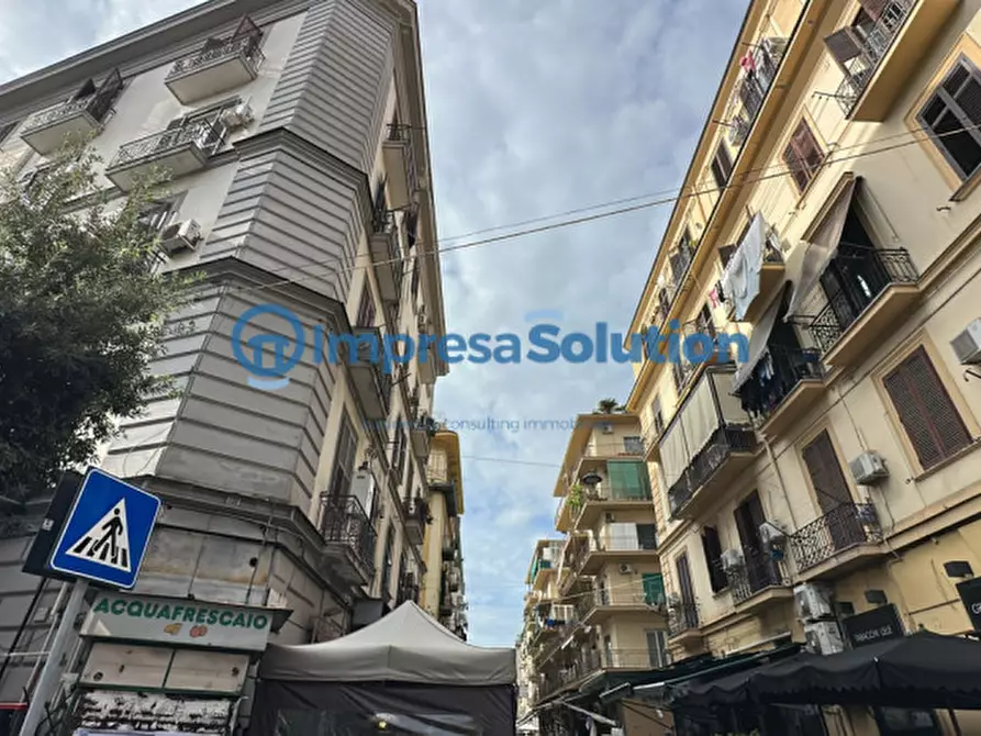 Immagine 4 di Negozio in affitto  in Via Benedetto Cairoli a Napoli