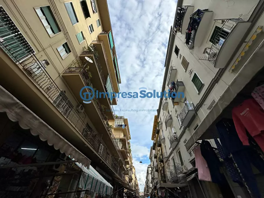 Immagine 9 di Negozio in affitto  in Via Benedetto Cairoli a Napoli