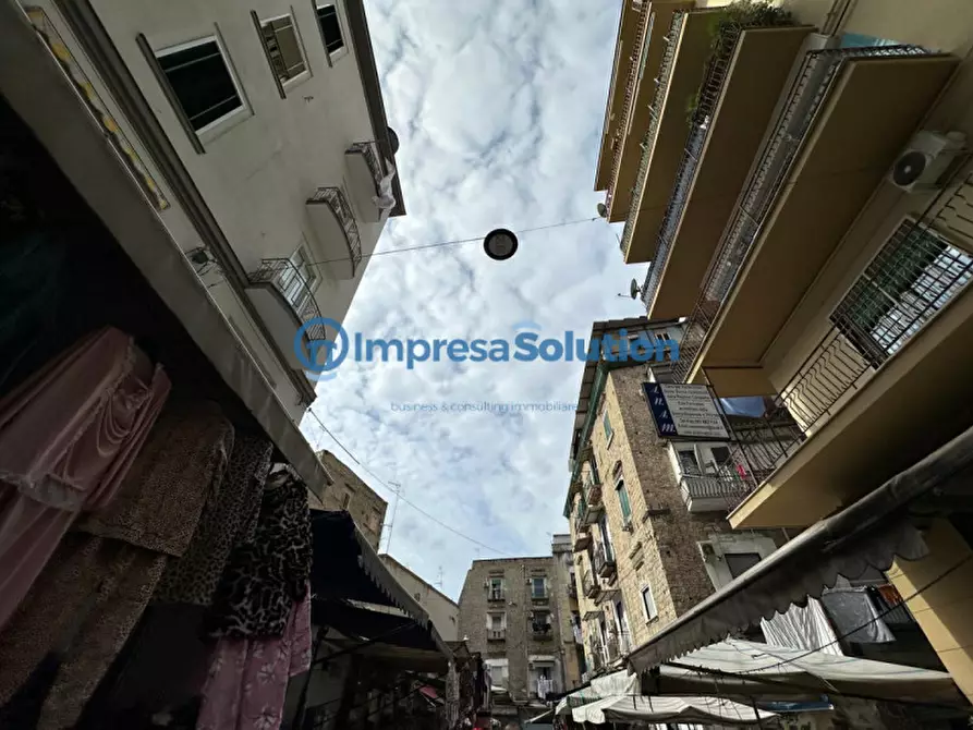 Immagine 10 di Negozio in affitto  in Via Benedetto Cairoli a Napoli