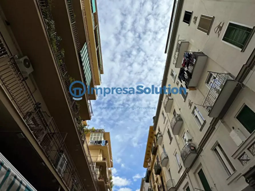 Immagine 13 di Negozio in affitto  in Via Benedetto Cairoli a Napoli