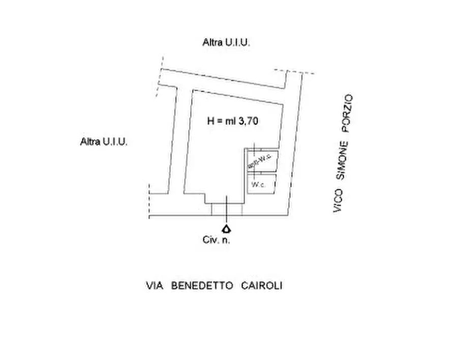 Immagine 15 di Negozio in affitto  in Via Benedetto Cairoli a Napoli
