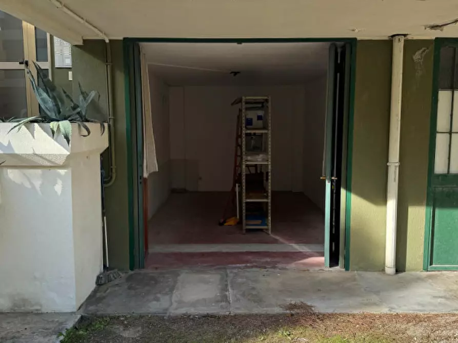 Immagine 2 di Garage in vendita  in Viale San Francesco d'Assisi 21 a Grado