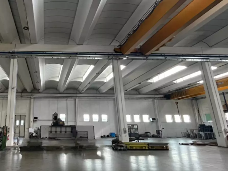 Immagine 2 di Capannone industriale in vendita  a Resana