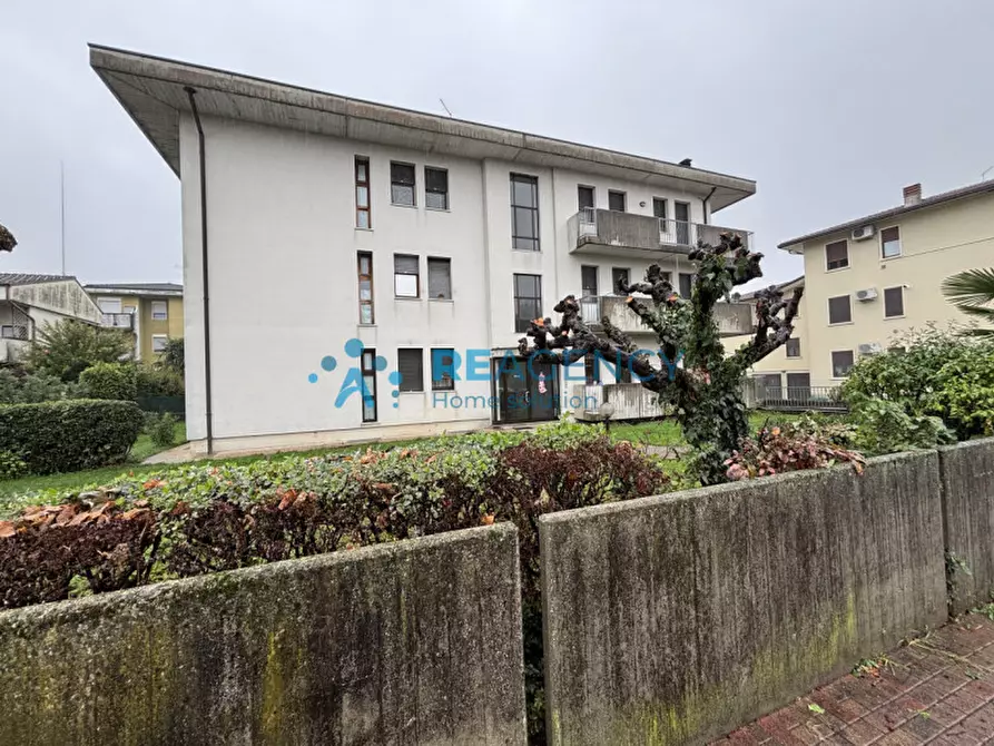 Immagine 1 di Appartamento in vendita  in Via Ferdinando Rodolfi a Costabissara