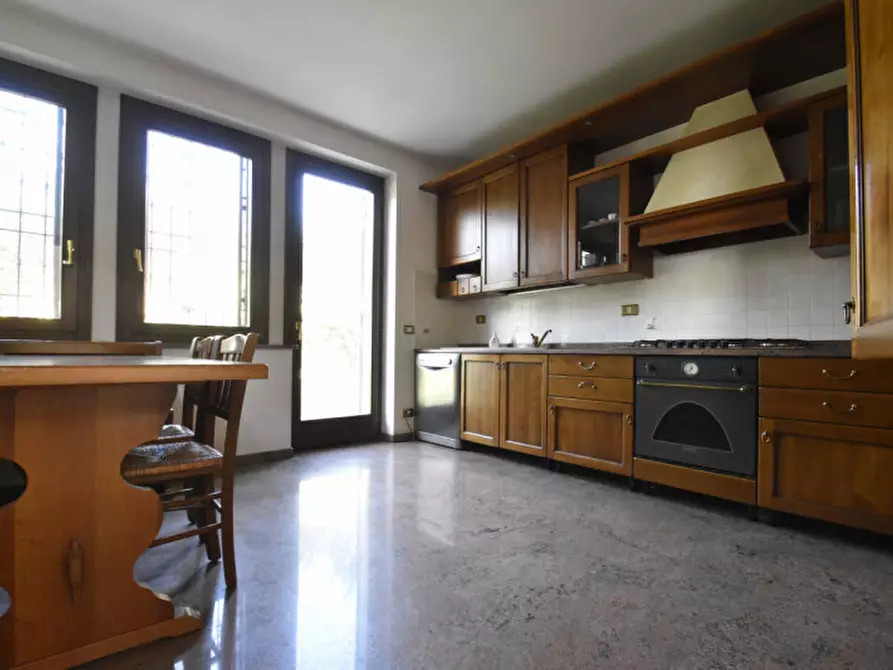 Immagine 12 di Villa in vendita  in VIA CASE SPARSE a Sant'ambrogio Di Valpolicella