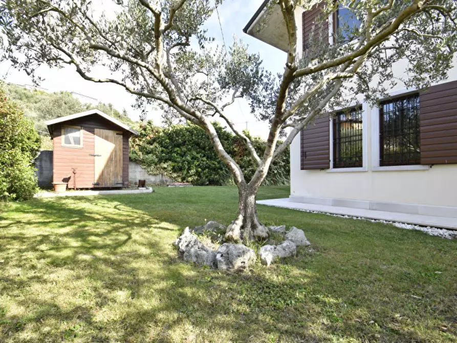 Immagine 26 di Villa in vendita  in VIA CASE SPARSE a Sant'ambrogio Di Valpolicella