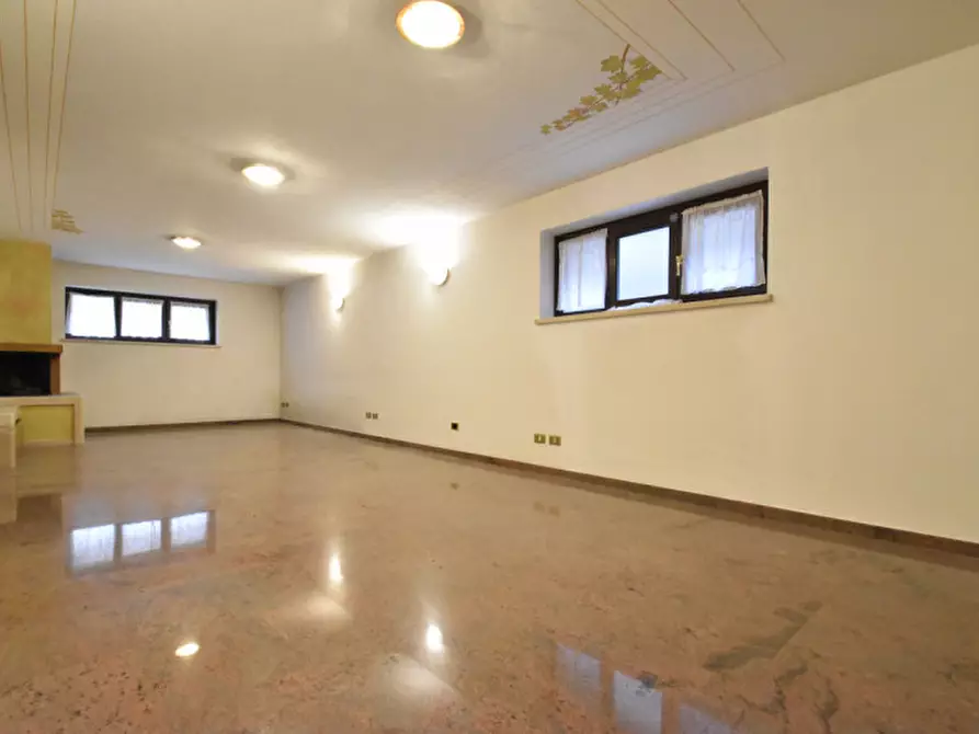 Immagine 40 di Villa in vendita  in VIA CASE SPARSE a Sant'ambrogio Di Valpolicella