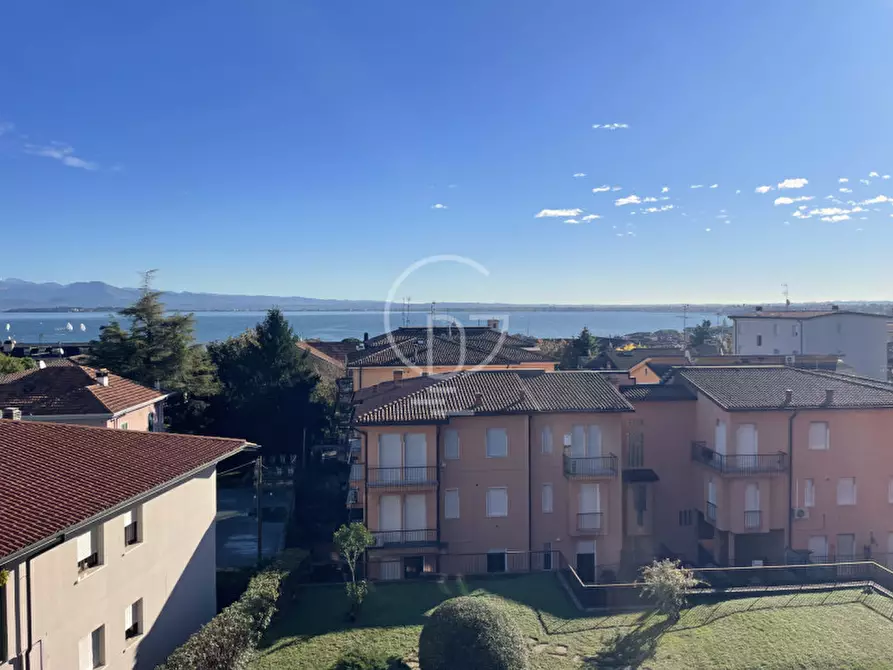 Immagine 3 di Appartamento in vendita  a Desenzano Del Garda