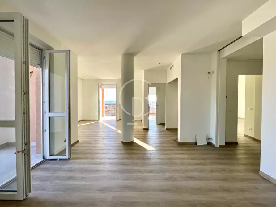 Immagine 7 di Appartamento in vendita  a Desenzano Del Garda