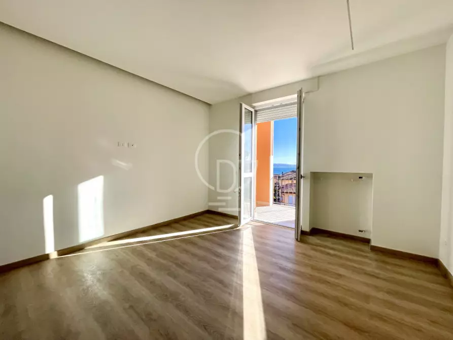 Immagine 9 di Appartamento in vendita  a Desenzano Del Garda