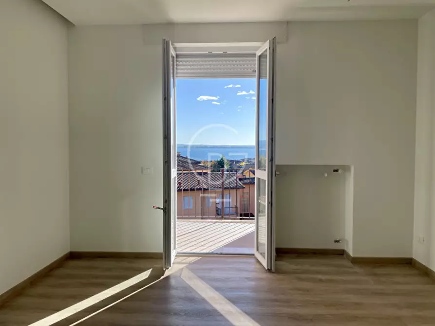 Immagine 10 di Appartamento in vendita  a Desenzano Del Garda