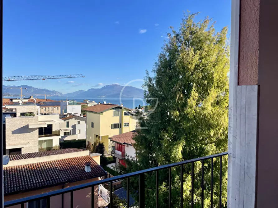 Immagine 11 di Appartamento in vendita  a Desenzano Del Garda