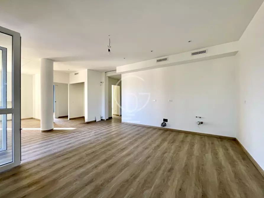 Immagine 13 di Appartamento in vendita  a Desenzano Del Garda