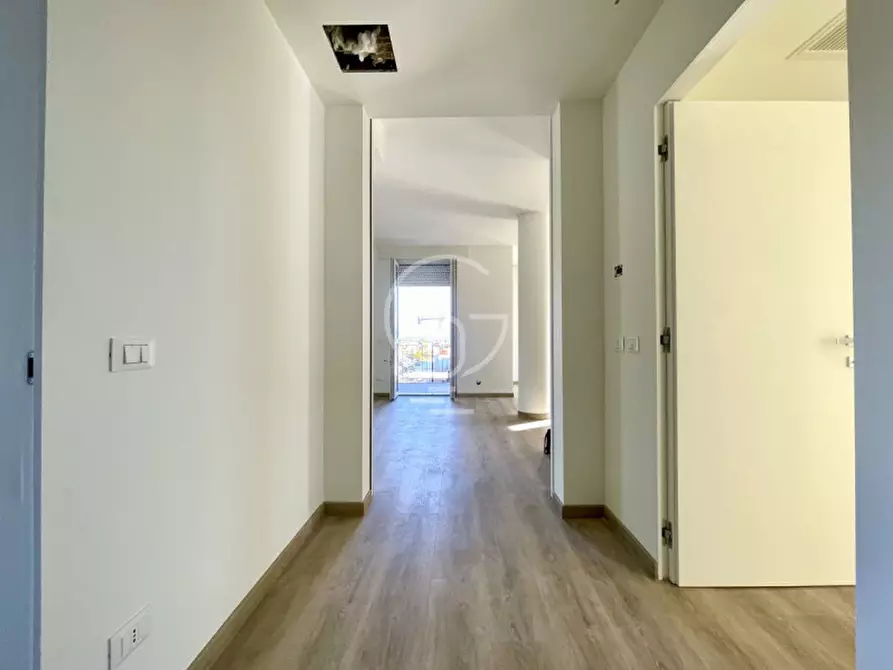 Immagine 15 di Appartamento in vendita  a Desenzano Del Garda