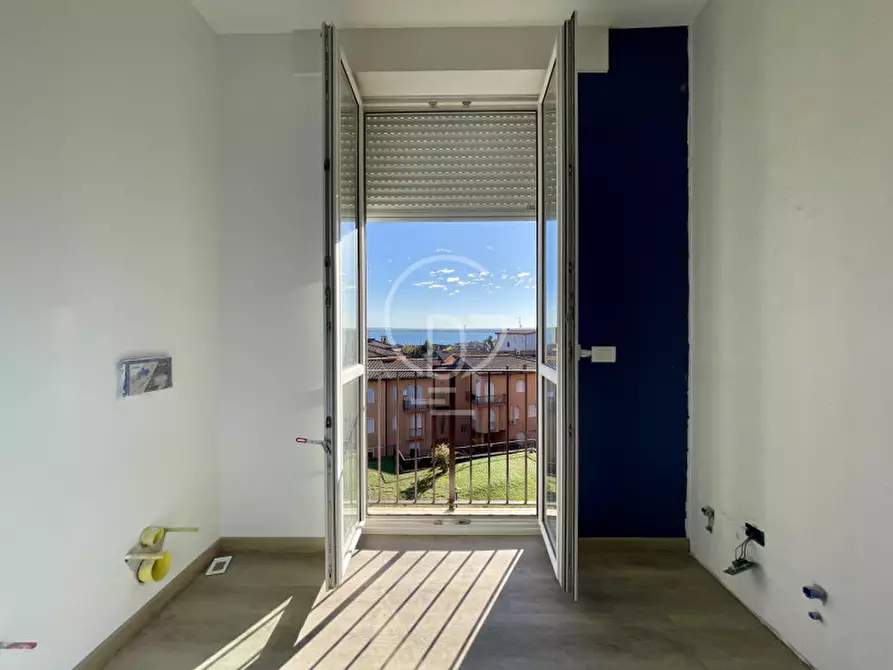 Immagine 17 di Appartamento in vendita  a Desenzano Del Garda