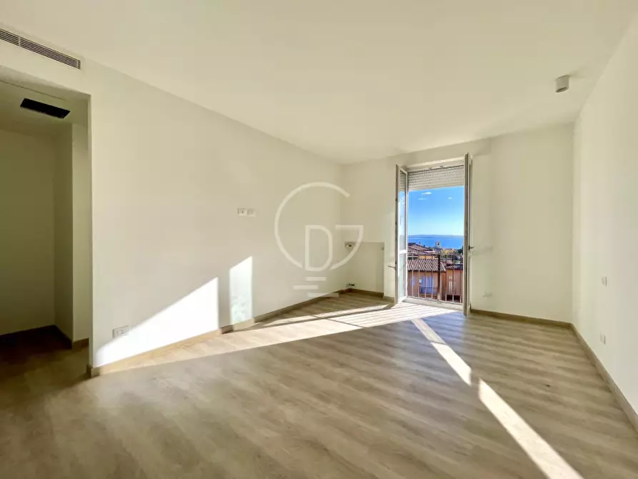 Immagine 18 di Appartamento in vendita  a Desenzano Del Garda