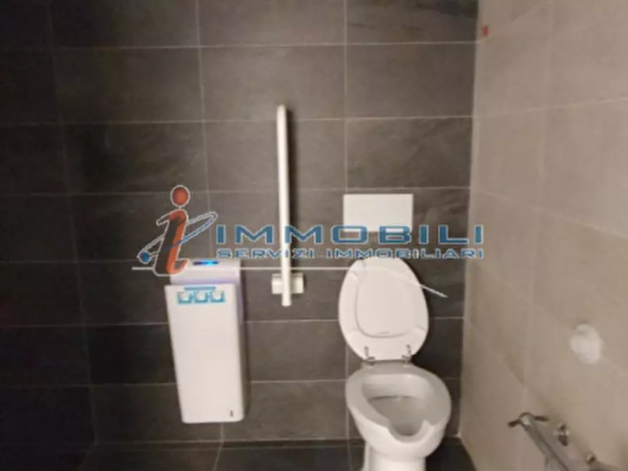 Immagine 19 di Ufficio in affitto  in VIALE SARCA a Milano