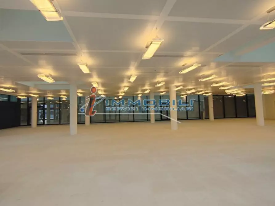 Immagine 15 di Ufficio in affitto  in VIALE SARCA a Milano