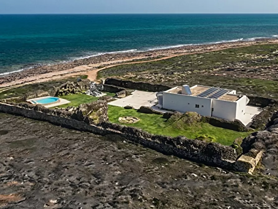 Immagine 1 di Villa in vendita  in Specchiolla a Carovigno
