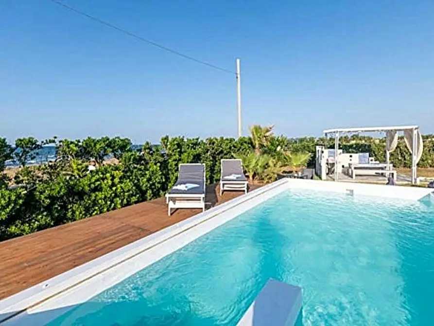 Immagine 15 di Villa in vendita  in Specchiolla a Carovigno