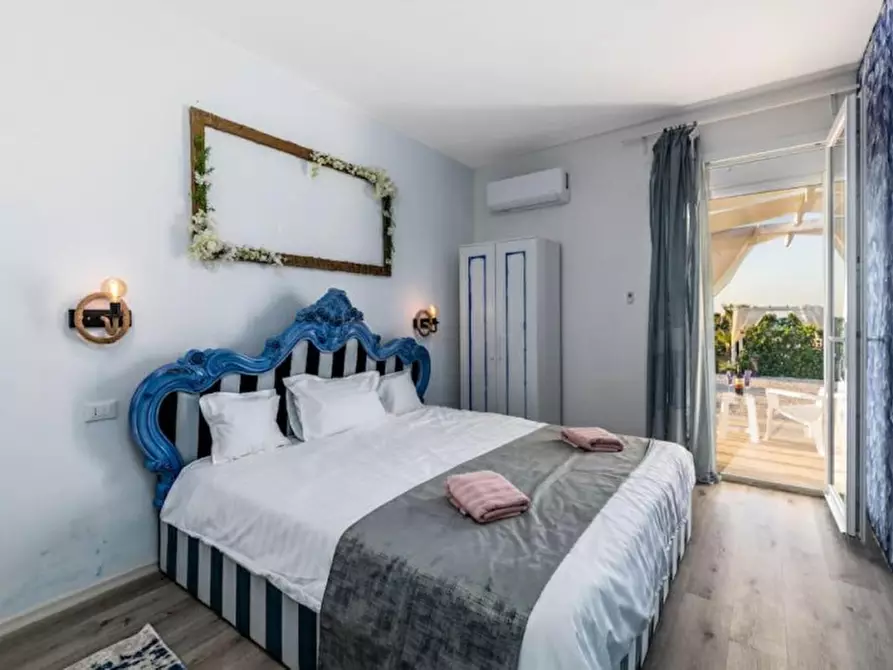 Immagine 43 di Villa in vendita  in Specchiolla a Carovigno