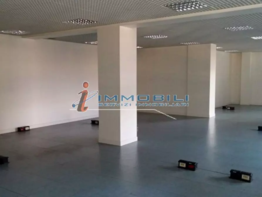 Immagine 16 di Ufficio in affitto  in VIA SILE a Milano