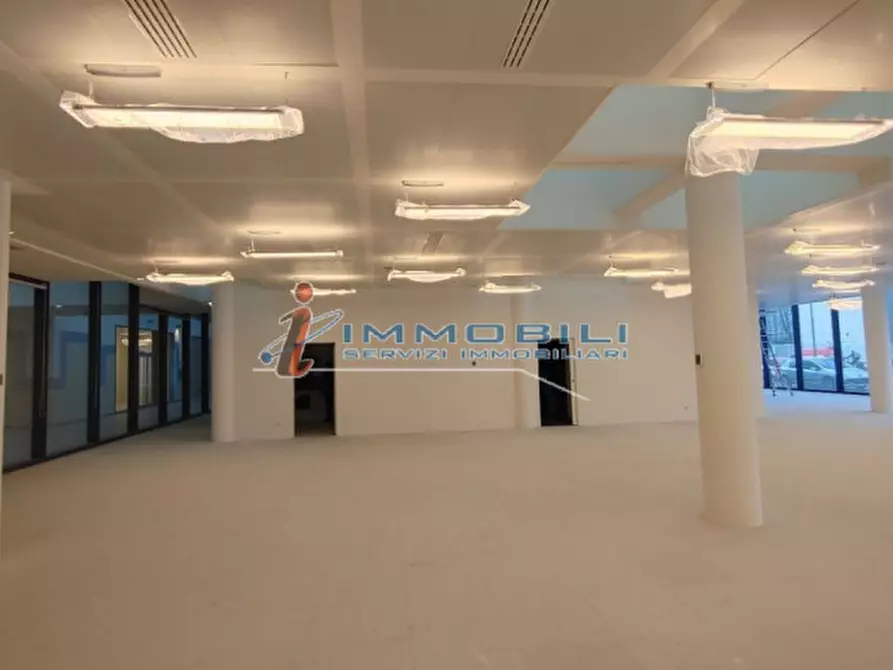 Immagine 6 di Ufficio in affitto  in VIALE SARCA a Milano