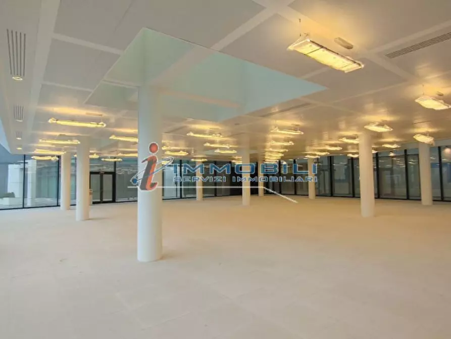 Immagine 8 di Ufficio in affitto  in VIALE SARCA a Milano